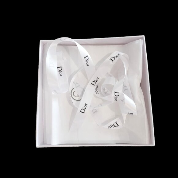 Empty AUTHENIC Dior White Pebbled box w/Black Lettering, Tissue & Satin Ribbon - Picture 2 of 6